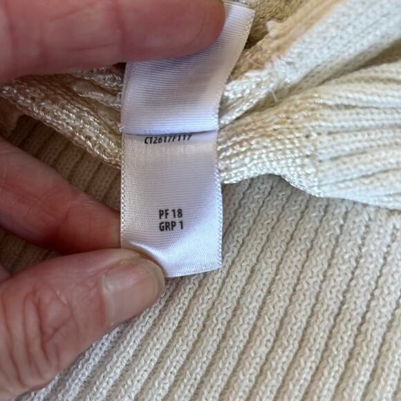 St John Short sleeved knit turtleneck sweater. Size S - Picture 8 of 8